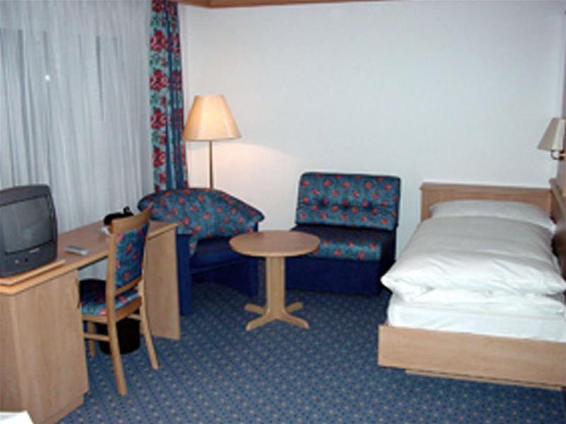 Eden No. 7 Hotel